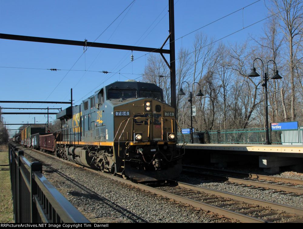 CSX 784 leads Q404